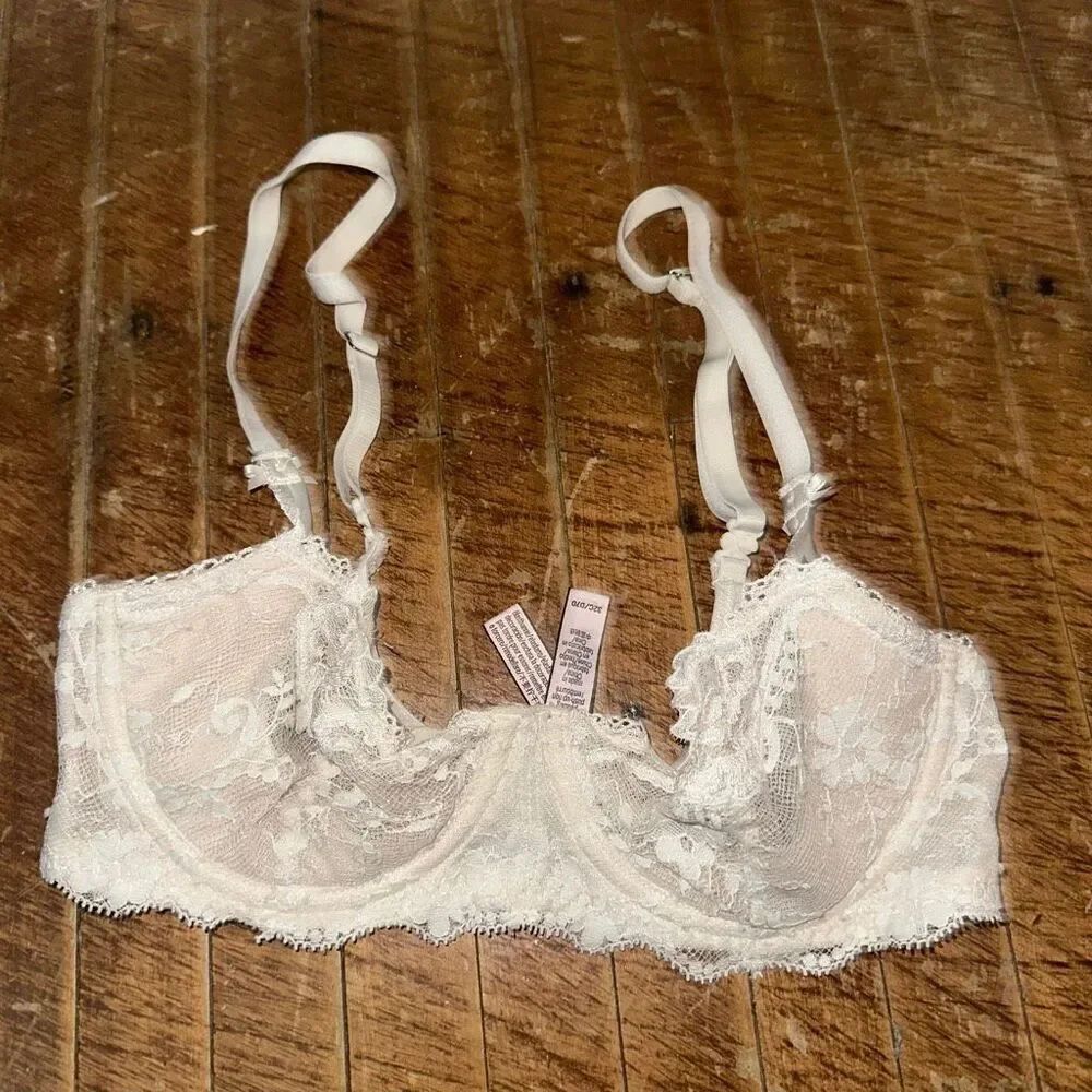 Victoria’s Secret 32C cream lacy no padding Dream Angels push-up bra